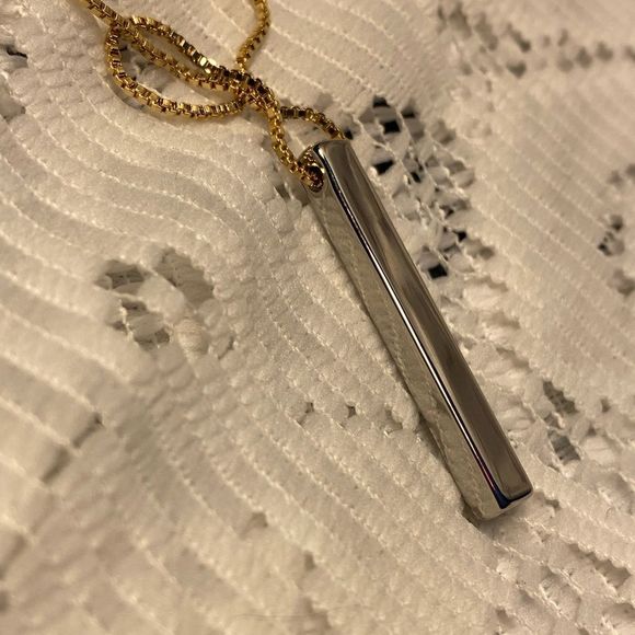 NWT 👄 SLEEK ARROW TRENDY BAR NECKLACE GOLD CHAIN AND SILVER BAR SUPER SEXY - Picture 4 of 11